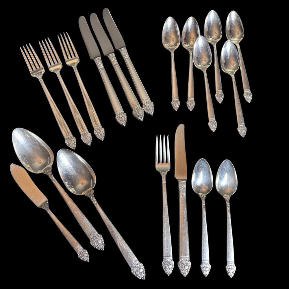 Oneida Silver-plated King Cedric Fruit pattern service for 4 and serving peace's
